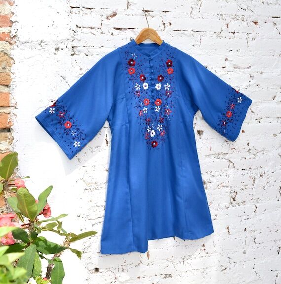 Vintage Hungarian Dress: Hand Embroidered Flo...