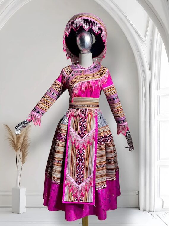 Hmong dress for women, Vintage Ethnic embroid...