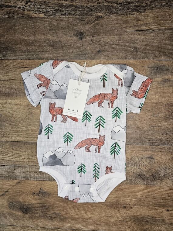 Short Sleeve Infant bodysuit with fox print, ...