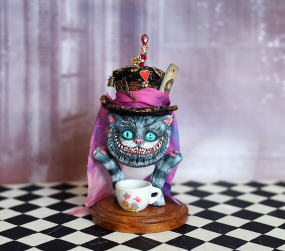 Cheshire Cat Figurine: Alice in Wonderland OO...