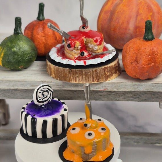 Handmade Halloween Miniature Cake, Spooky Pol...