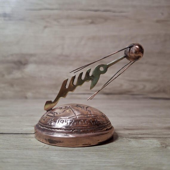 Souvenir. The first artificial satellite, Vos...