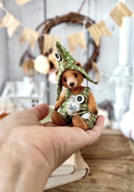 Artist Teddy Bear in Green Bonnet, 4 Inch OOA...