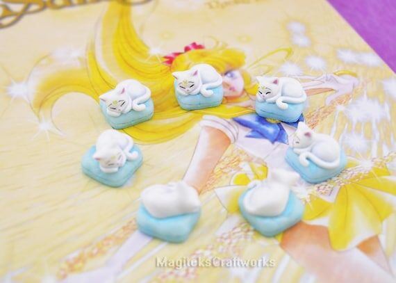 White Cat Sleeping Artisan Keycap || Sailor I...