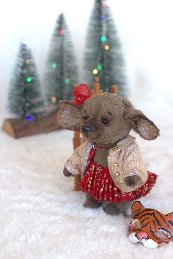 Lulu is a brave little mouse with a tiger's h...