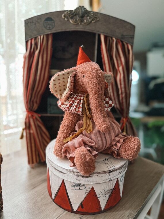 Mammoth stuffed toy, boucle mammoth, circus e...