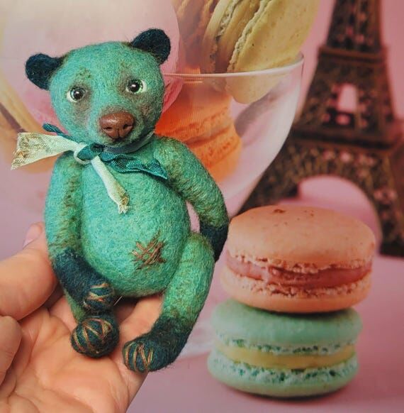 Needle felted bear, ooak, mini collectible Te...
