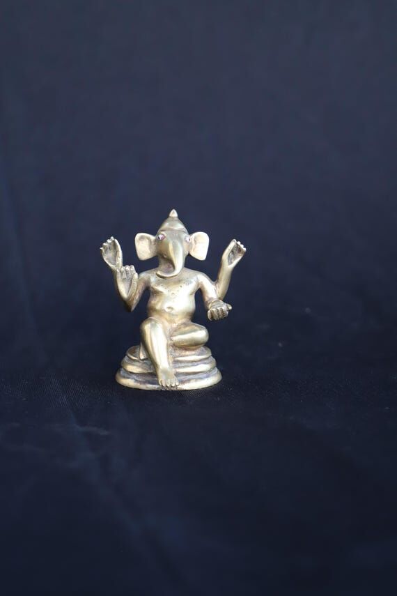 vintage brass Ganesh collectable rich patina...