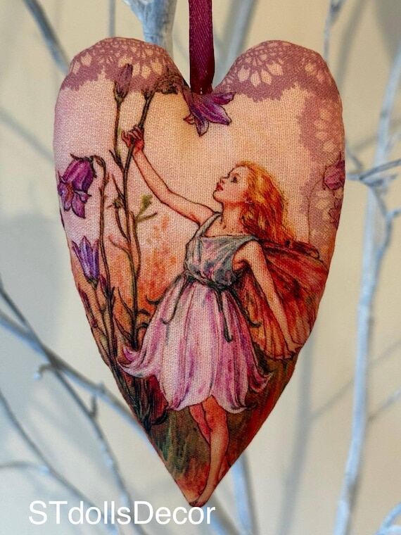 Retro heart with vintage Elves pattern. Flowe...