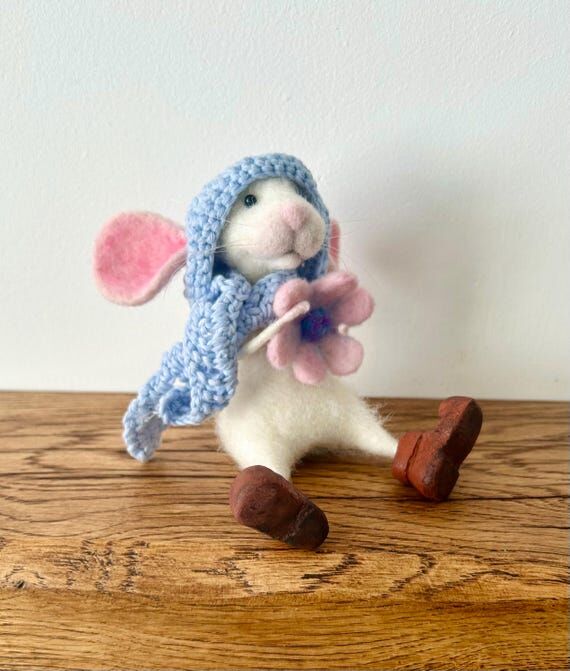 Needle Felted Mouse: Handmade collectible fig...