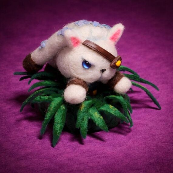 Rengar in the Bush Figurine | League of Legen...
