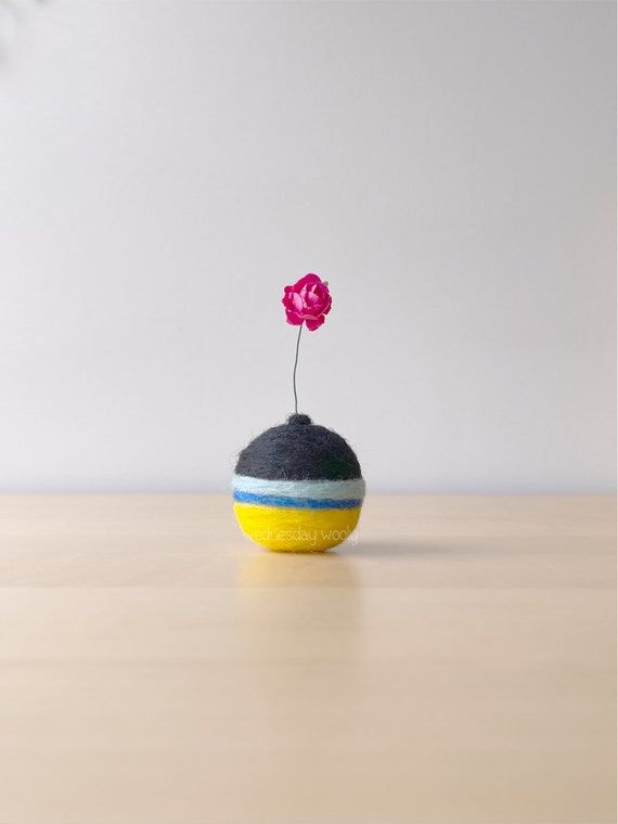 Tiny vase Tiny Pot Princess Snow White Vase B...
