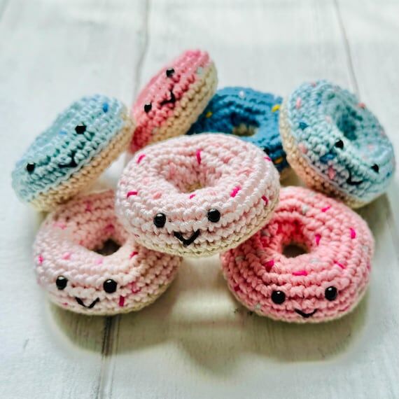 Crocheted Doughnut Keyring: 100% Cotton, Eco-...