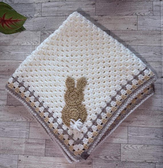 Crochet Baby Blanket: Handmade Bunny Appliqu...