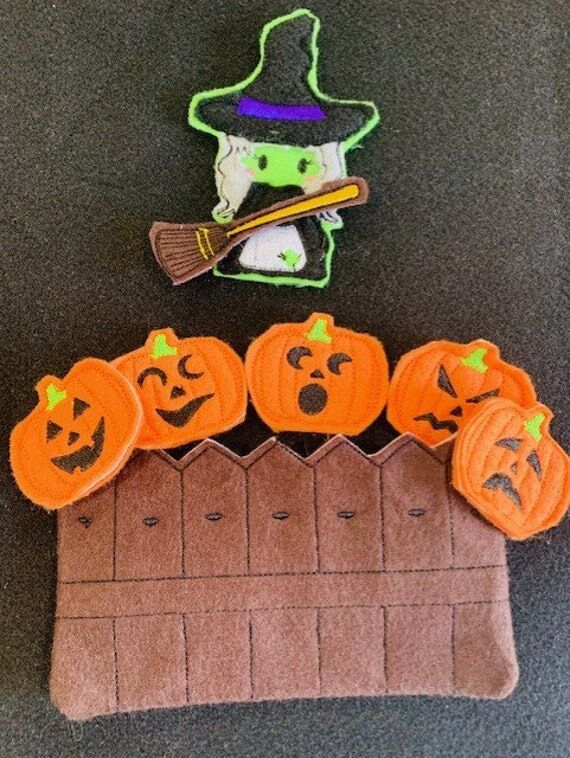 Handmade Felt Pumpkin Finger Puppet Story Set...