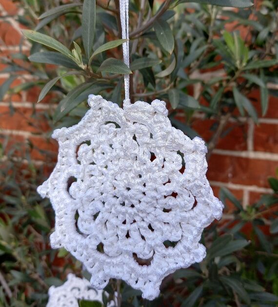 Crochet Snowflake Christmas Ornaments: Satin ...