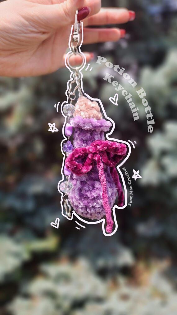 Purple Potion Bottle Amigurumi Keychain | Han...