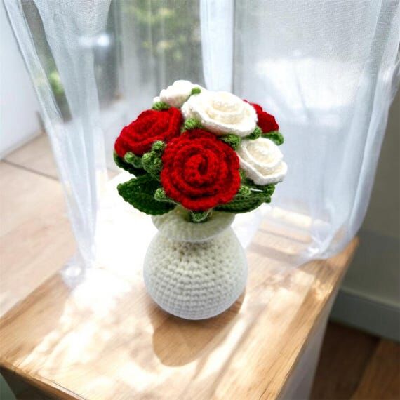 Crochet Rose Bouquet | Handmade Yarn Flower V...