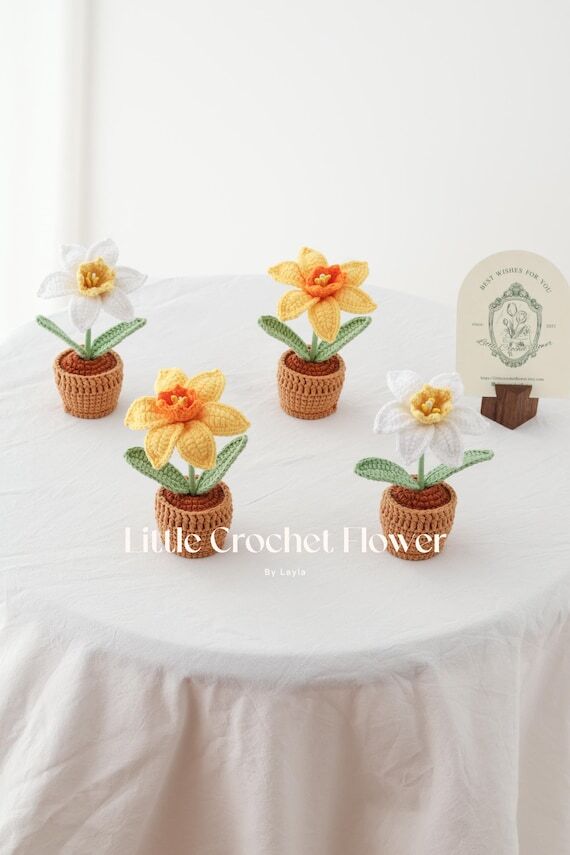 Crochet flower in pot, hand made, personalize...