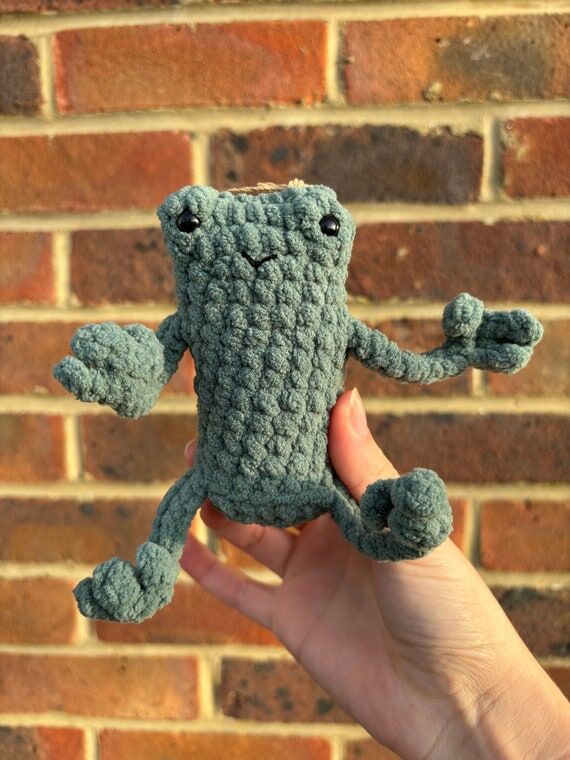 Trending Leggy Frog Iconic (No Social Media) Froggy Croc...