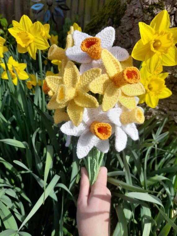 Crochet Daffodil Bouquet: Handmade Spring Flo...