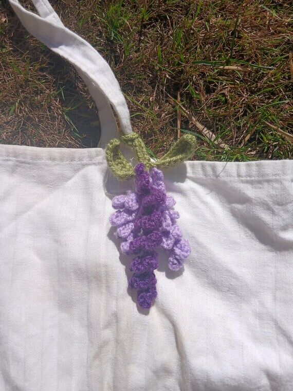 Crochet Wisteria Bag Charm – Floral Keychai...