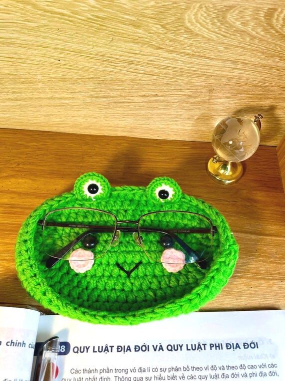 Hand Knit Frog Glasses Holder – Crochet Eye...