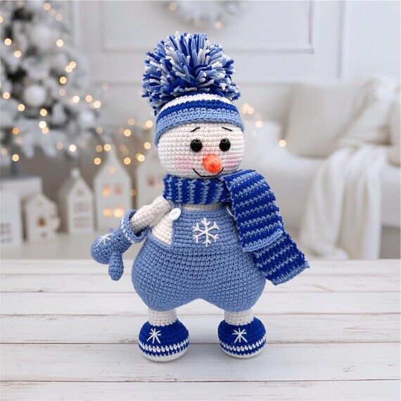 Handmade Crochet Snowman, Frosty Blue Amiguru...