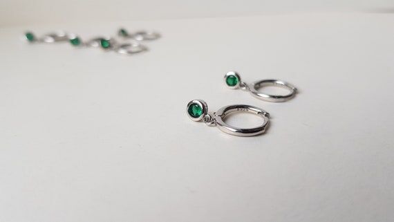 Sterling silver earrings Emerald green stone ...