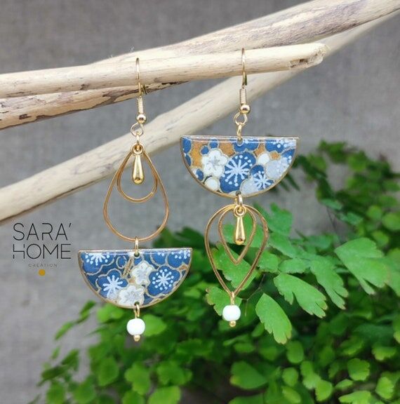 Asymmetrical earrings of Japanese inspiration...