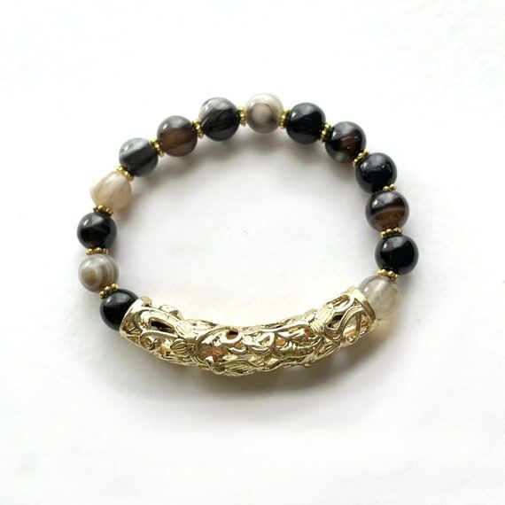 Starch bracelet. Agate bracelet. Golden focal...