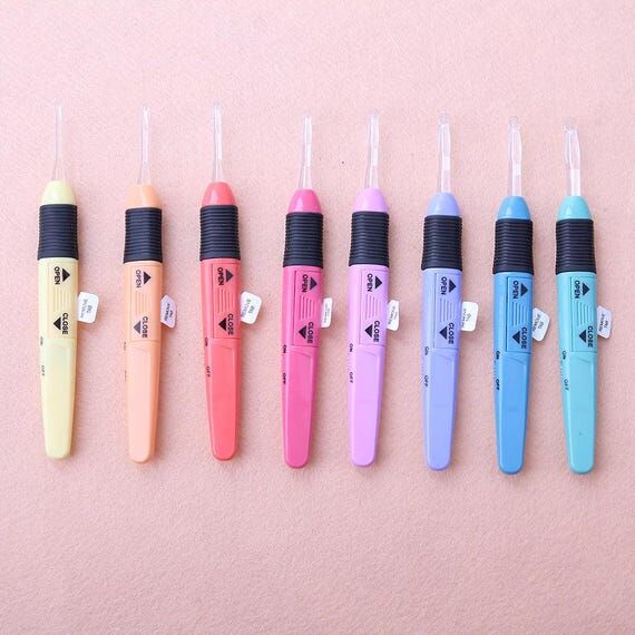 LED Light Crochet Hook Set: 8pcs Knitting Nee...