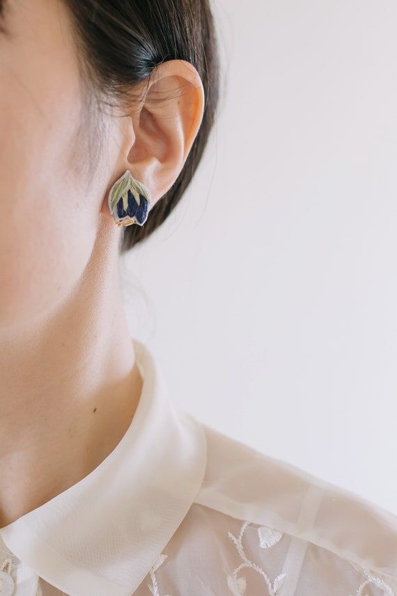 Gentian earrings / Hand embroidered flowers ...
