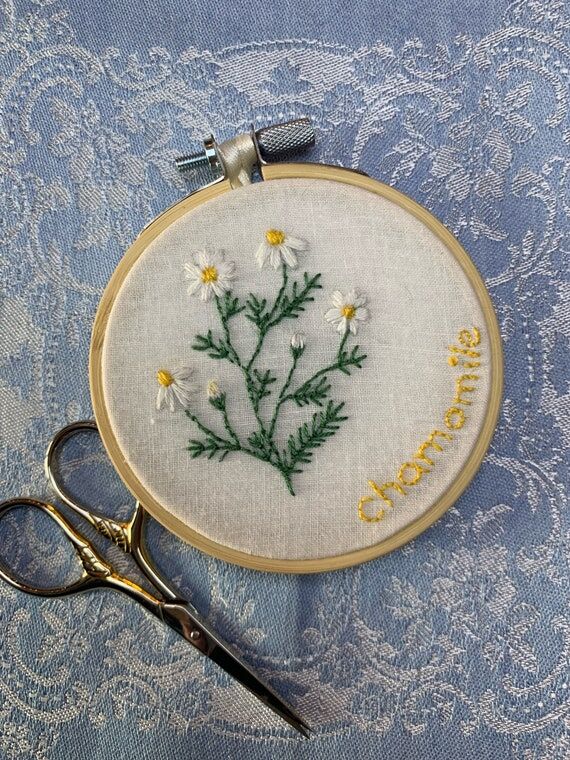 Chamomile mini embroidery...
