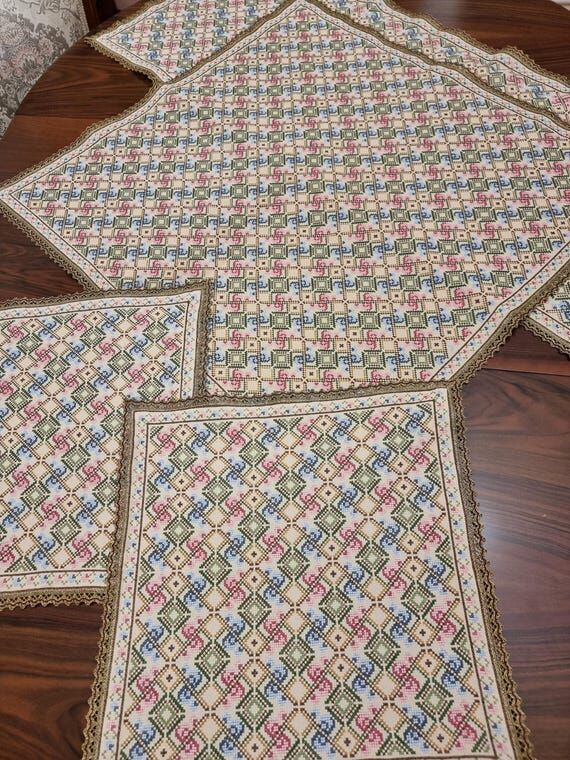 Handmade embroidery Set: 4 pieces, unique cho...