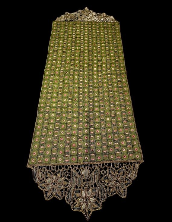 Embroidered Green Vintage Table Runner: Handm...