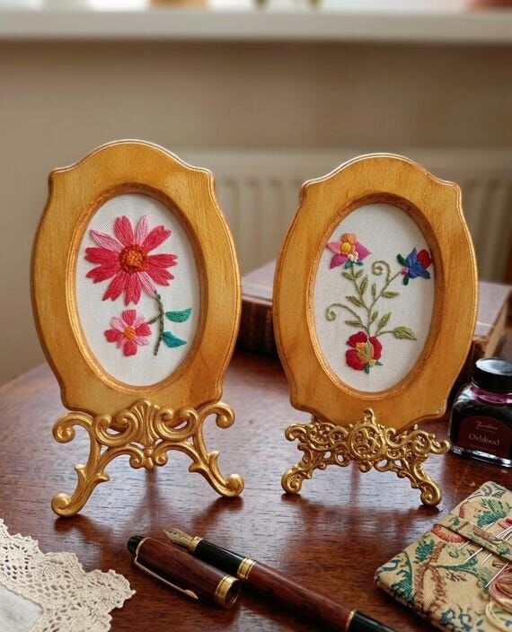 Vintage Framed Wall Decor: Hand Embroidery Fl...