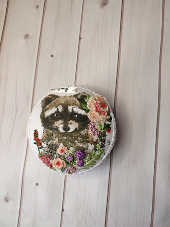 Handmade needle case, vintage animals, raccoo...