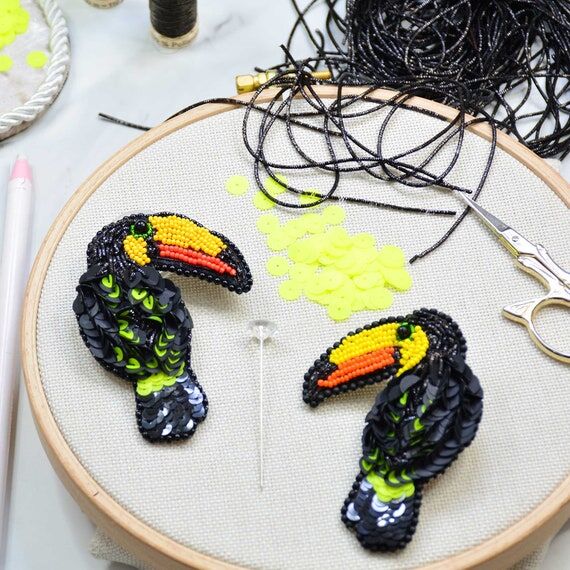 Toucan Brooch Embroidery kit, Martín Bordado...