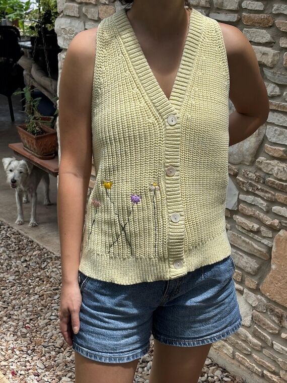 Hand Embroidered Floral Vest: Colorful Daisie...
