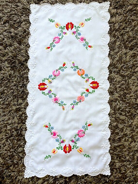 Hungarian Kalocsa embroidery vintage tableclo...