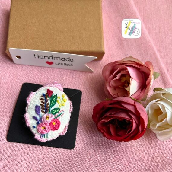 Handmade Floral Embroidered Brooch: Oval Need...