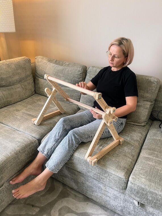 Adjustable Scroll Embroidery Frame with Woode...
