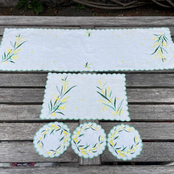 Beautiful Set of Five Vintage Hand Embroidere...