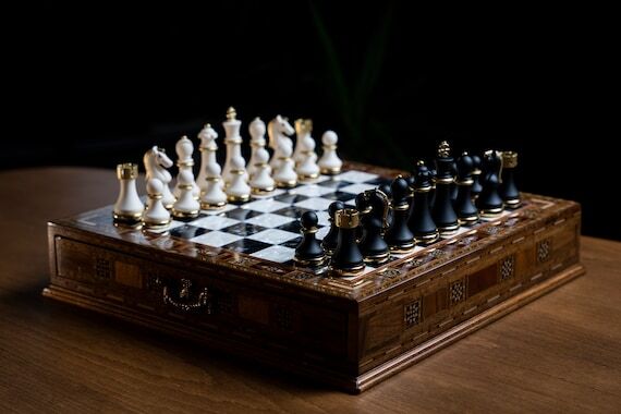 Handmade Rosewood & Walnut Chess Set: Metal P...