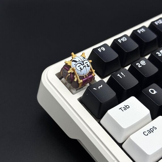 Mask Relic Artisan Keycap – Hand-Painted Vi...