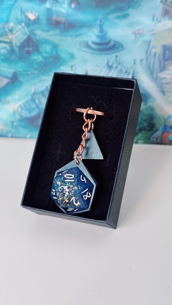 Removable handmade D20 trinket of holding, Di...