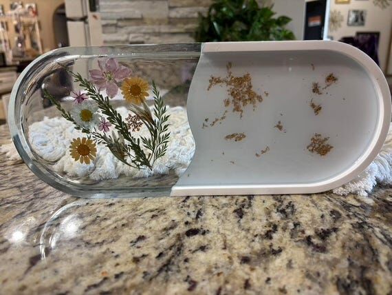 Pressed Flower Resin Tray – Oval Trinket Di...