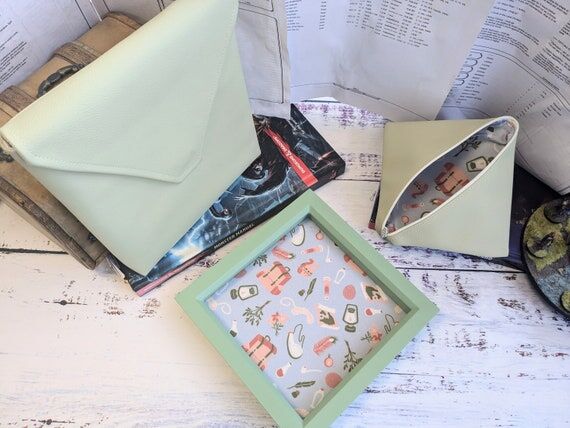 READY TO SHIP - Adventurers Kit Dice Tray Bu...