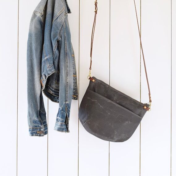 Large Grey Waxed Canvas Crossbody Bag: Leathe...